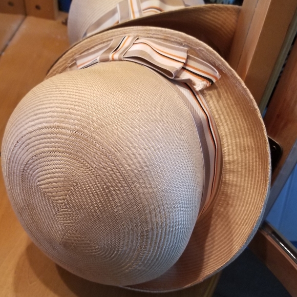 Vintage, Fleur de Lis straw hat. - Picture 3 of 7